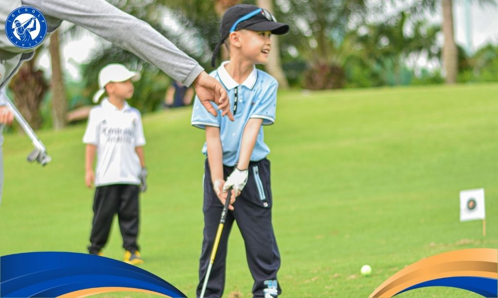 Cải thiện kỹ năng mềm khi tham gia golf kids