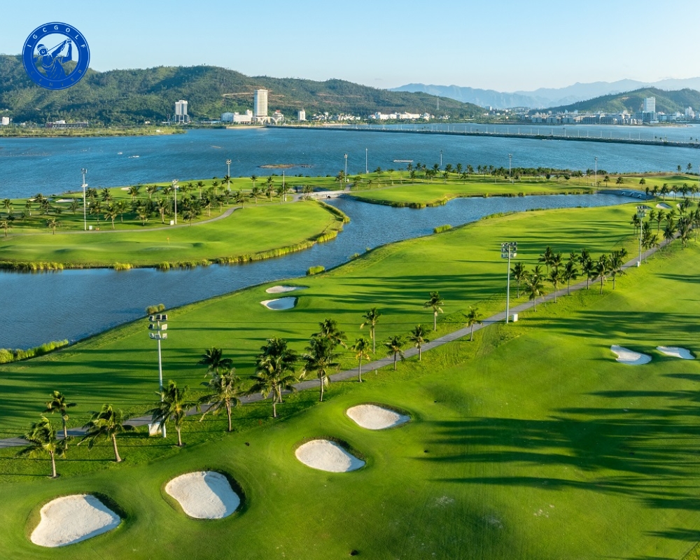 Sân tập Golf Tuần Châu có diện tích rộng hơn 1200 mét vuông