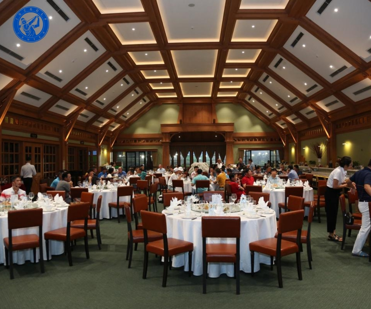 Nhà hàng ở clubhouse sân gôn thanh lanh với sự đa dạng của thực đơn