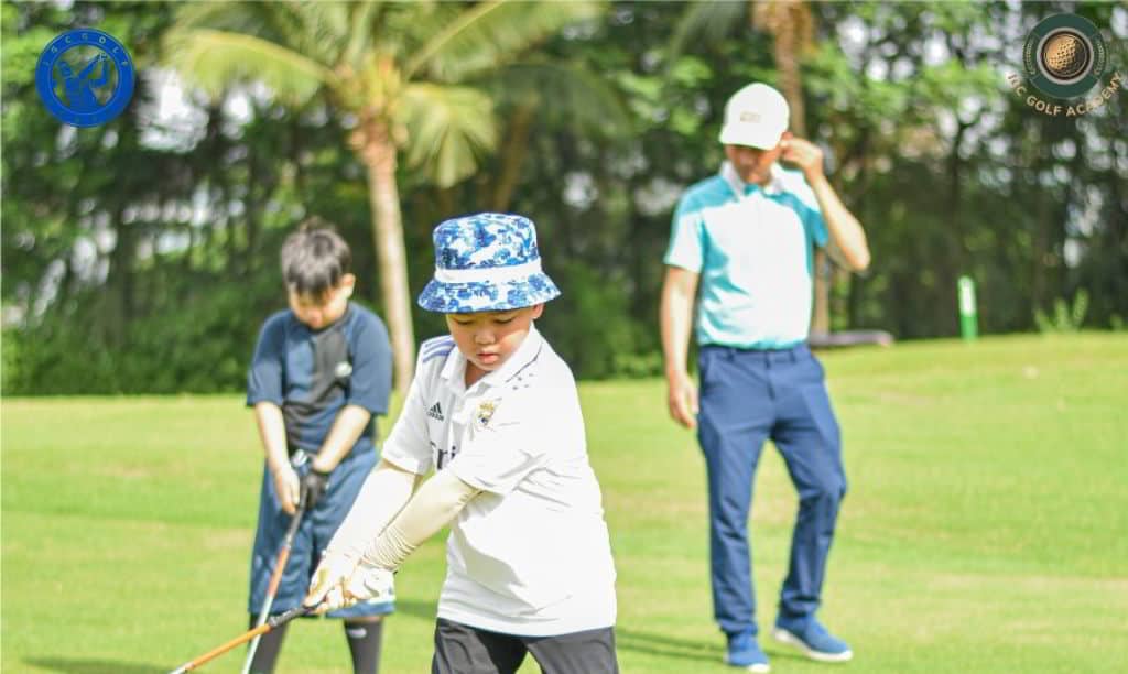 Khóa học golf chuyên sâu cho trẻ 